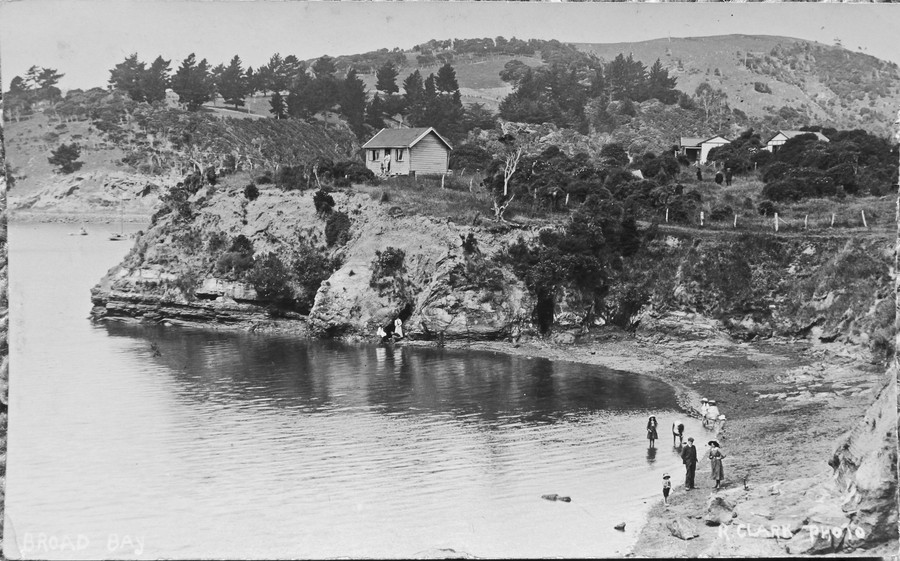 1b ladies beach 1920s.jpg